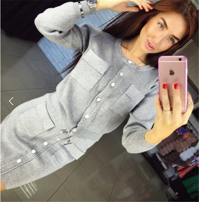 Женский трикотажный костюм до колен однотонный с юбкой круглым вырезом и двумя