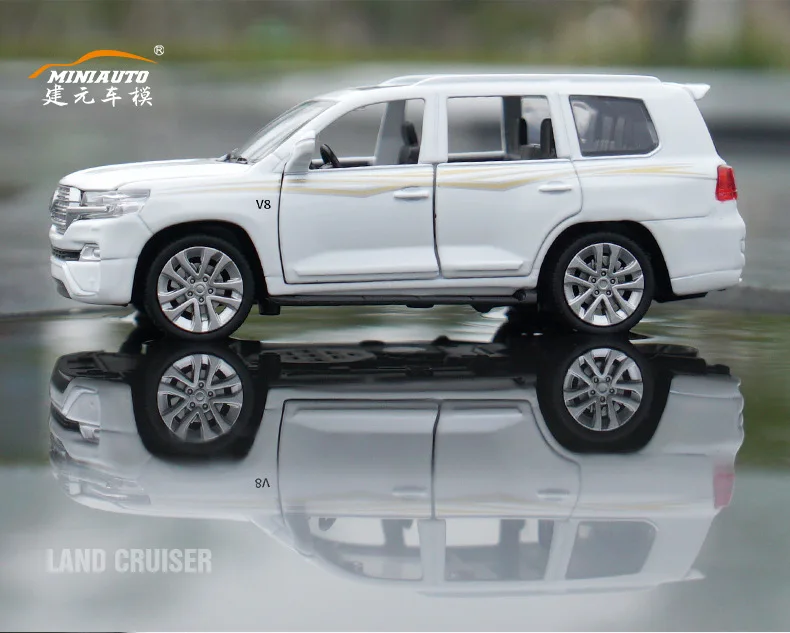 White 1:32 модель автомобиля литая под давлением металлическая Toyota land cruiser внедорожный автомобиль игрушечный автомобиль из сплава звуковой светильник дверь вытяжной назад автомобиль коллекция подарок - Цвет: White