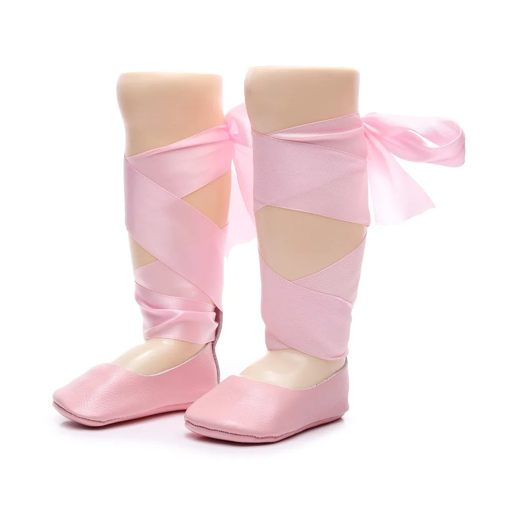 Балетные туфли для девочек мягкая обувь первых шагов с перекрестной шнуровкой