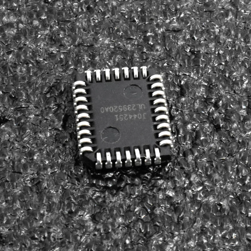 AM27C010 150JC PLCC 32 1 мегабит (128K x 8 бит) CMOS EPROM (174 08 k)|Интегральные схемы| |