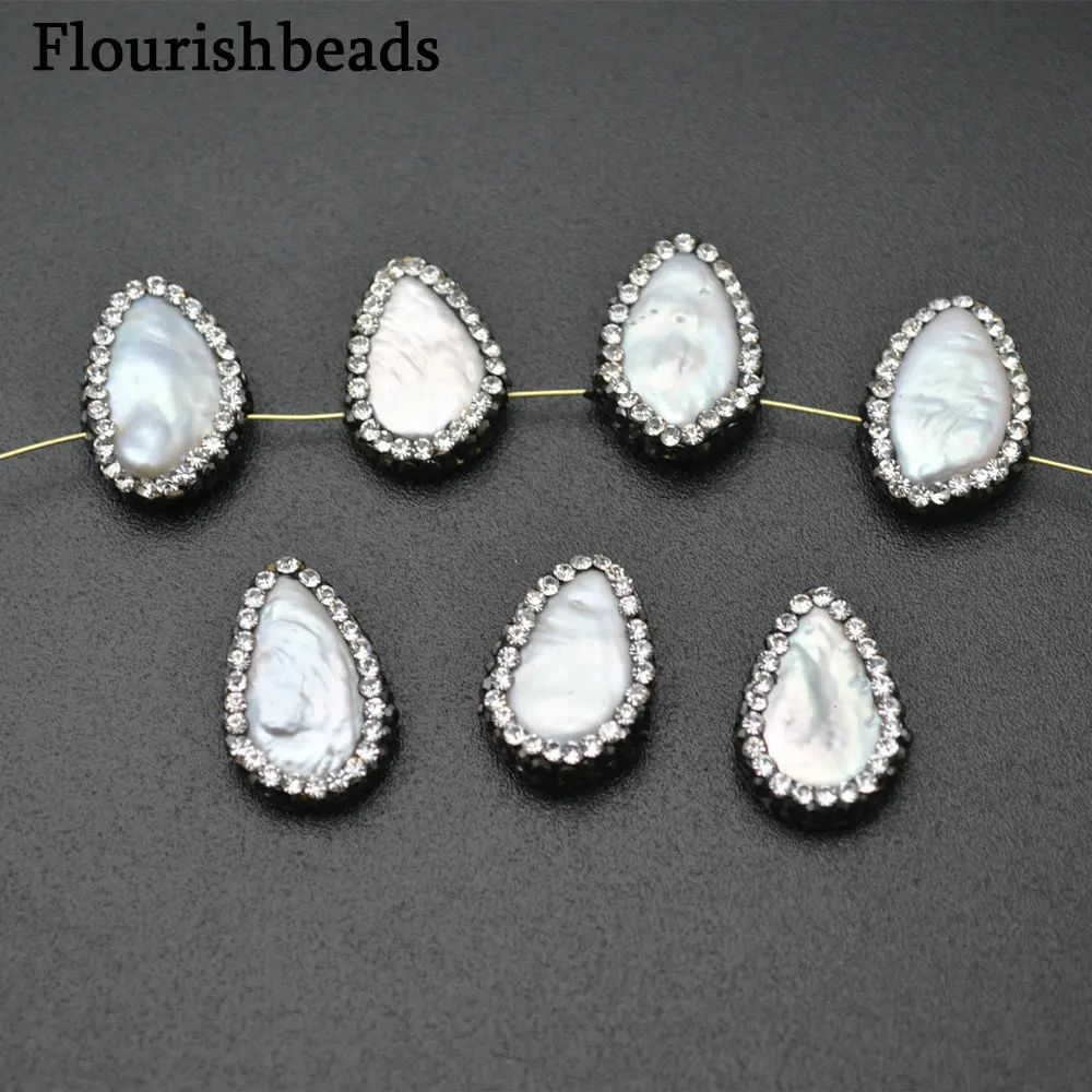 

Бусины с отверстием сбоку из натурального пресноводного жемчуга, плоские каплевидные бусины, выложенные черными кристаллами сбоку для изг...