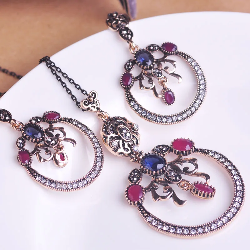 Женский комплект из колье и серёг Blucome зеленый с крупным цветком смолы свадебный