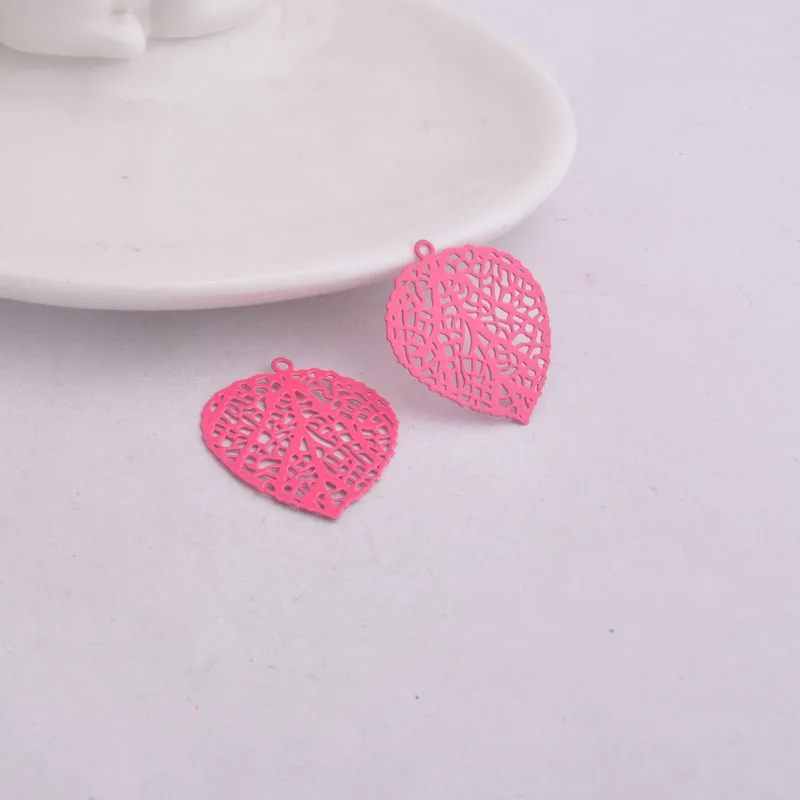 50pcs AC4515 25mm*26mm Leaves Prints Charms Brass Metal Hearts Jewelry Accessories - Окраска металла: Rose Red