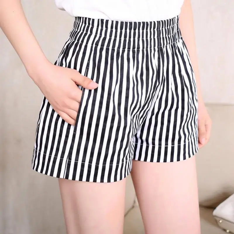 Летние женские шорты офисные свободные черно белые в Вертикальную Полоску
