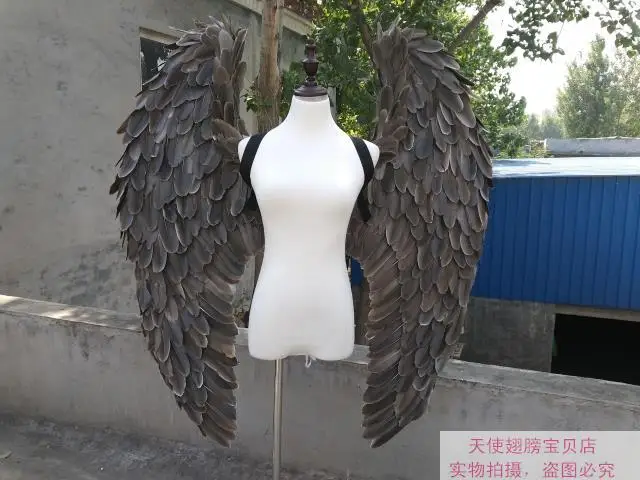 Крылья ангела перо цвет серый T stage модель подиум показывает крылья реквизит для