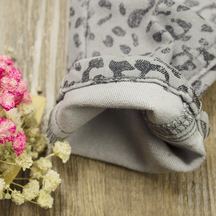 Комплект одинаковой одежды для семьи Джинсовые штаны с леопардовым принтом мамы