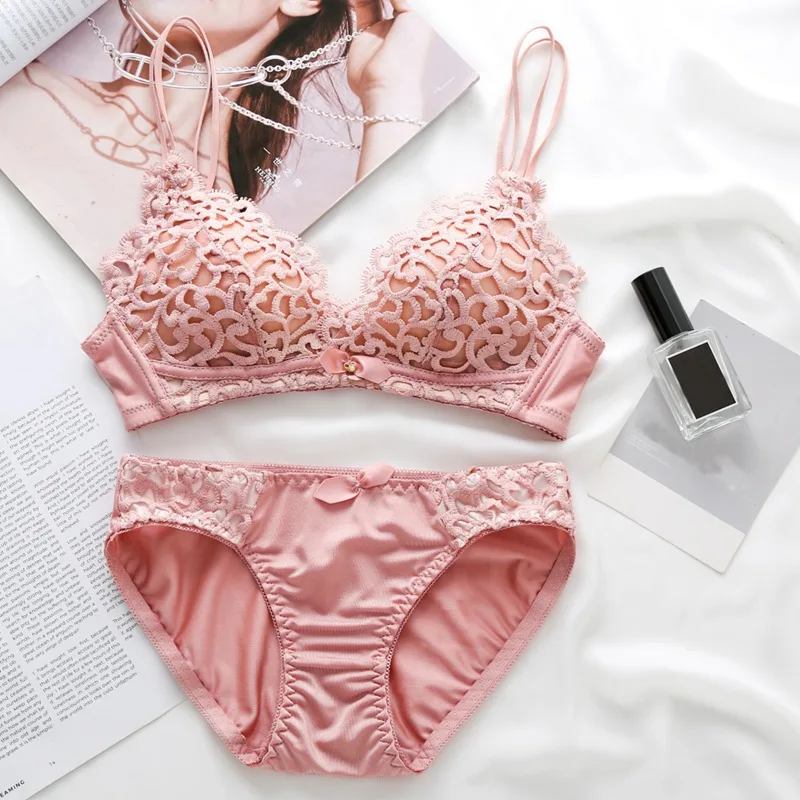 Комплект женского нижнего белья из кружевного бюстгальтера пуш ап и