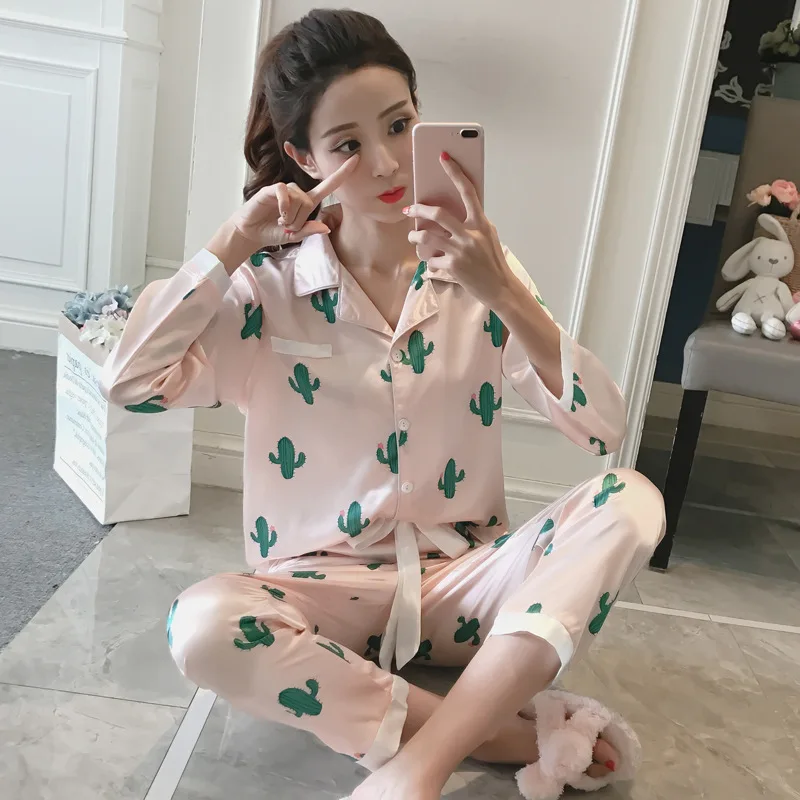 Женский пижамный комплект из атласа и шелка летний с мультяшным кроликом