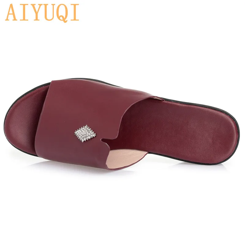 AIYUQI/женские шлепанцы на плоской подошве; Новинка года; Летняя обувь; сандалии; женская модная верхняя одежда; удобная обувь; тапочки для мамы; большие размеры