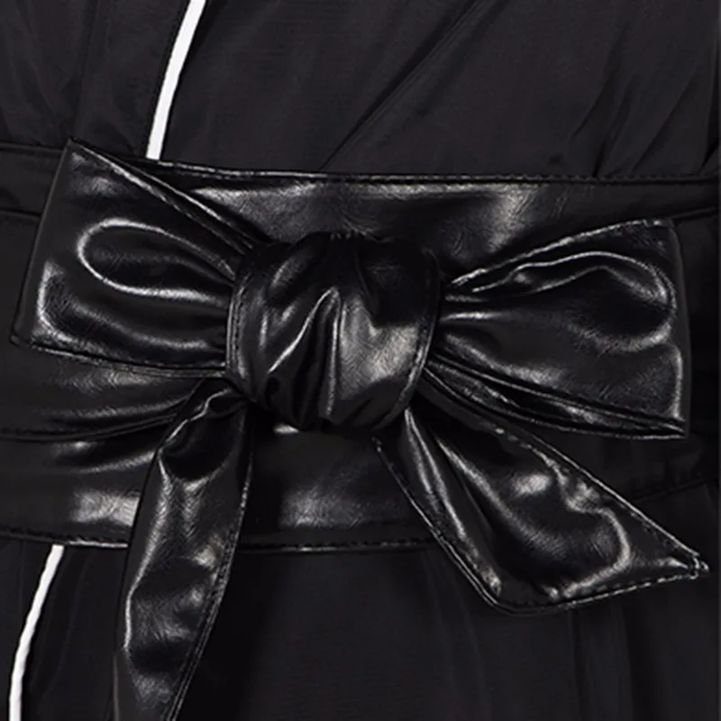 Ветровка TWOTWINSTYLE с перьями рукавом-фонариком из искусственной кожи высокой