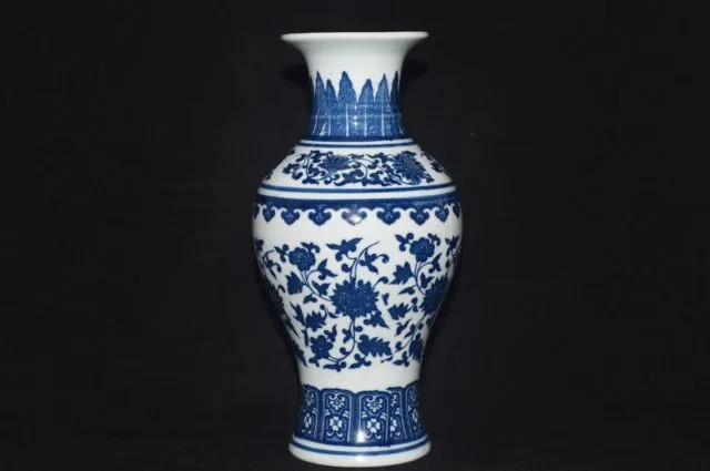 

Exquisite China Hand Painted flower Blue and White Porcelain vase Qianlong Mark
