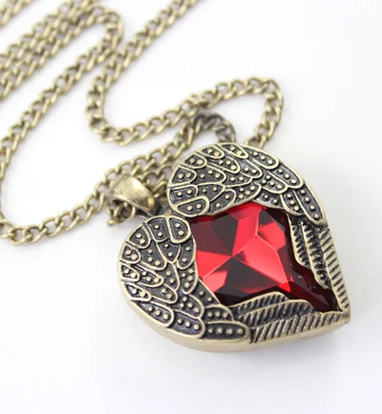 Толстовка с капюшоном надписью Angel и принтом крылышки кулон красного цвета