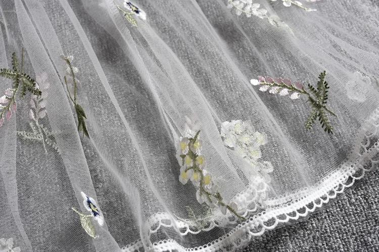 Женский костюм с юбкой белая рубашка оборками на рукавах блузка и кружевная