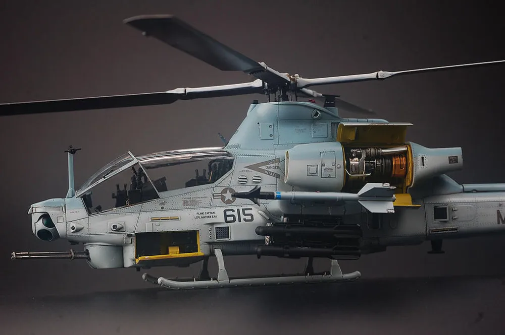 Вертолет KITTY HAWK 1/48 AH-1Z VIPER# KH80125