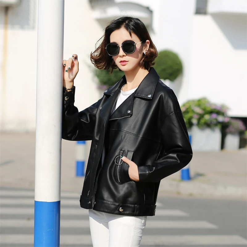 Куртка-бомбер женская из экокожи свободного кроя | Женская одежда