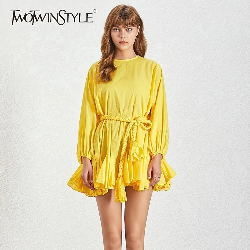 Женское ТРАПЕЦИЕВИДНОЕ мини платье TWOTWINSTYLE летнее белое однотонное с круглым