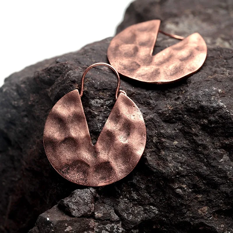 Уникальные Круглые рельефные серьги капли с V образным зазором в стиле ретро