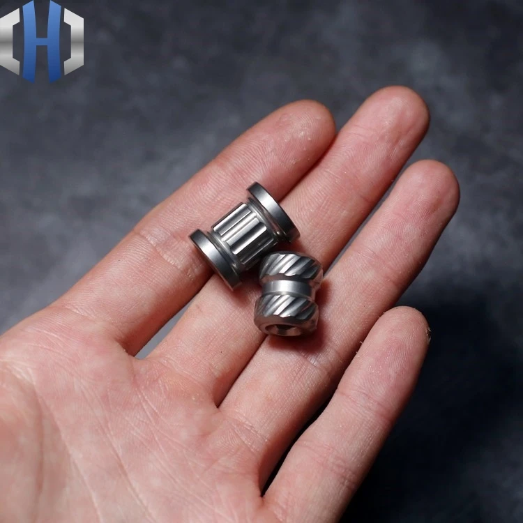 Ретро римская колонна из титанового сплава EDC нож Подвеска со шнурком подвеска сзади Зажим фонарик зажим инструмент Кулон Хвост веревка нож бусины