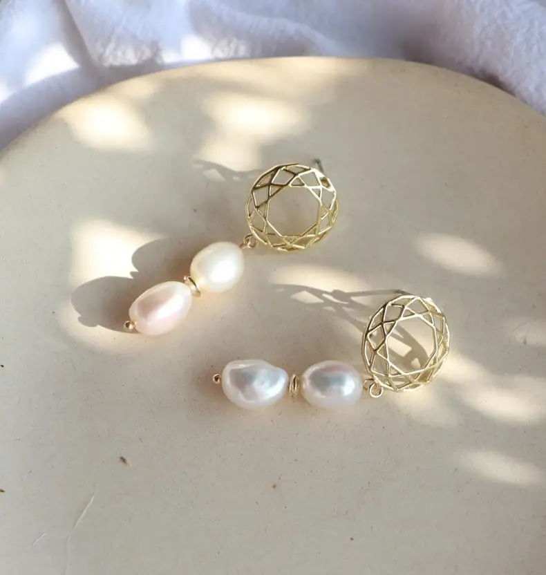 AOMU New Design Matte Metal Gold Hollow Geometric Circle Square Irregular Natural Freshwater Pearl Long Earrings for Women