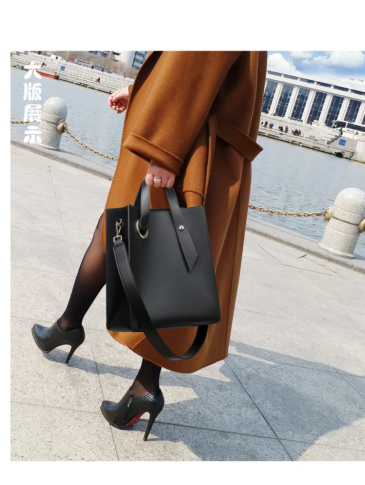 Bag Female New Female Handbag Korean Version of the Fashion Simple Wild Single Shoulder Bags Large Capacity Messenger Bag