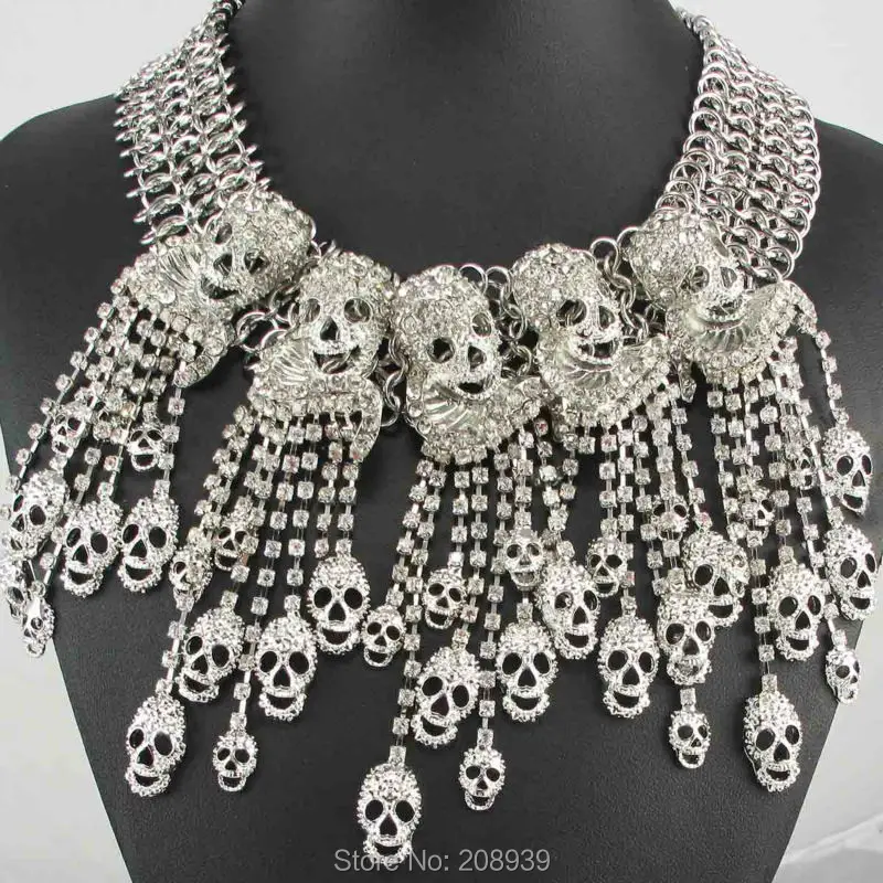 Женское колье чокер ручной работы серое/белое ожерелье с подвесками в виде