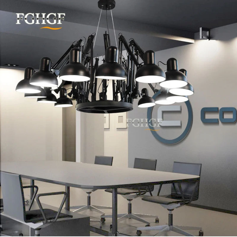 Винтажная люстра в американском стиле с изображением паука монтируемая на