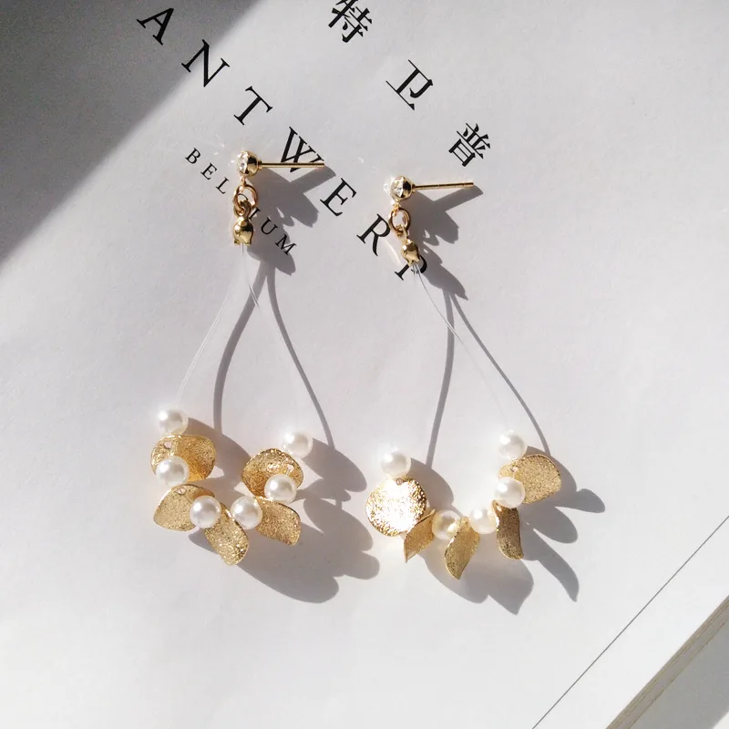 Stud earrings Корейские золотые серьги с блестками, клипсы, серьги без пирсинга для женщин, молодых девушек, имитация жемчуга, серьги с листьями, клипсы на ухо - Окраска металла: Stud earrings