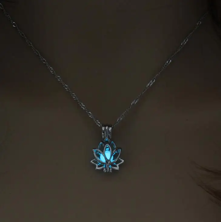 Милое ожерелье с цветком светящееся в темноте 3 цвета светящиеся ювелирные