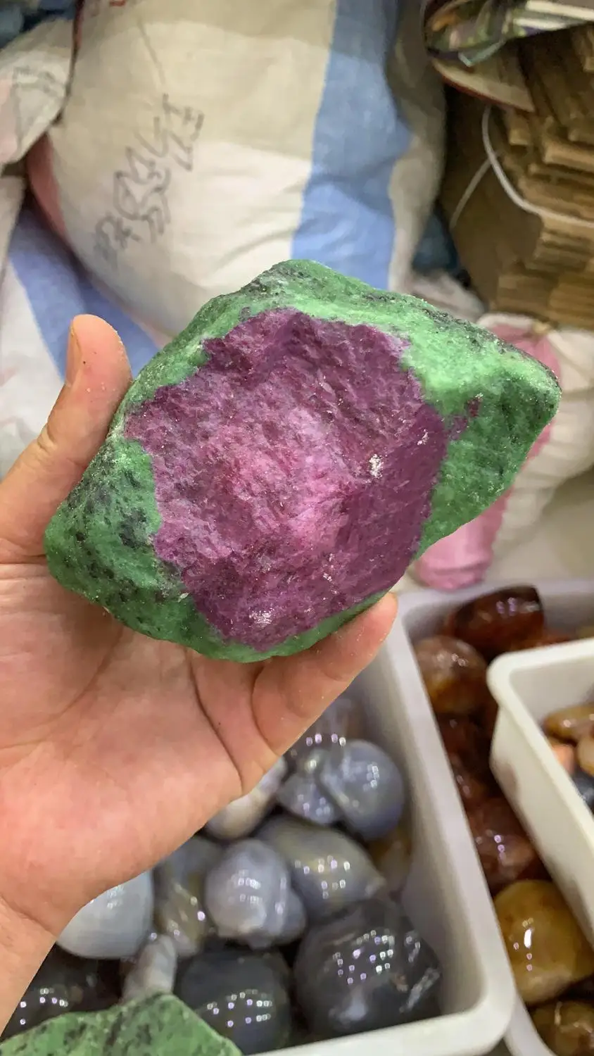 Редкий! Натуральный драгоценный камень рубин кристалл шероховатый зеленый