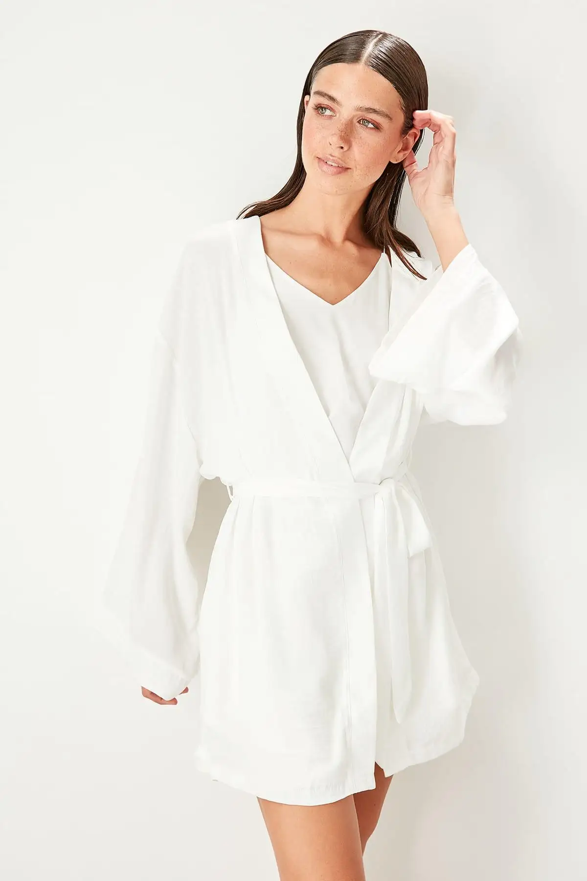 Trendyol Ecru Bride Embroidered Kimono TPRSS19WR0161 |