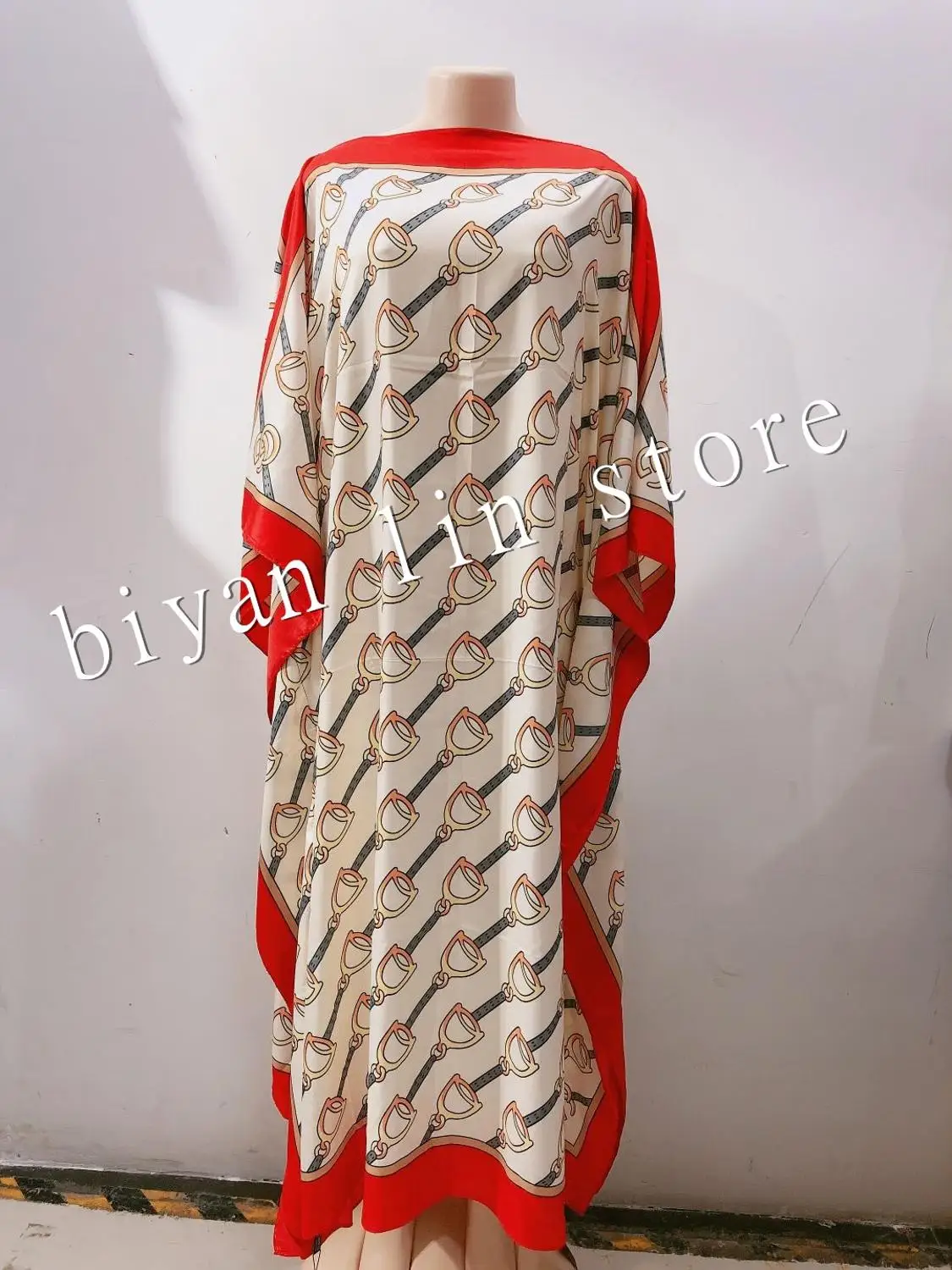 Женское платье с принтом Базина длинное оверсайз цветным рисунком обхват груди