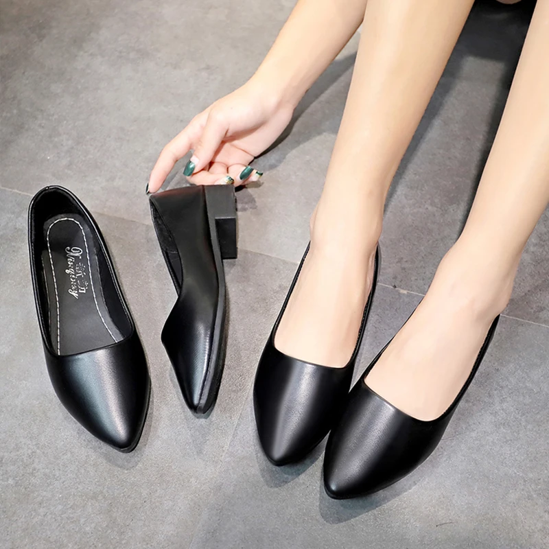 Туфли женские с острым носком плоская подошва модные натуральные мягкая