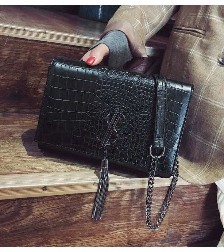 Новинка 2019 женская сумка с цепочкой звеньями универсальная через плечо модная на