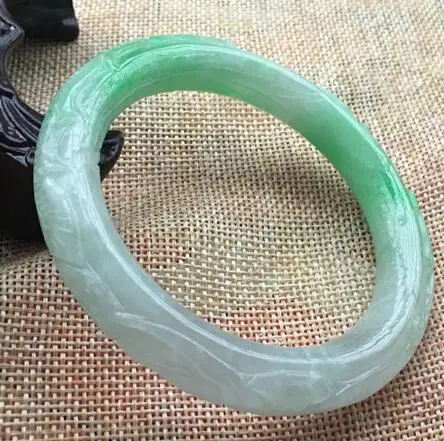 

59.6mm VINTAGE HAND-CARVED CHINESE GREEN JADEITE JADE BANGLE BRACELET F21