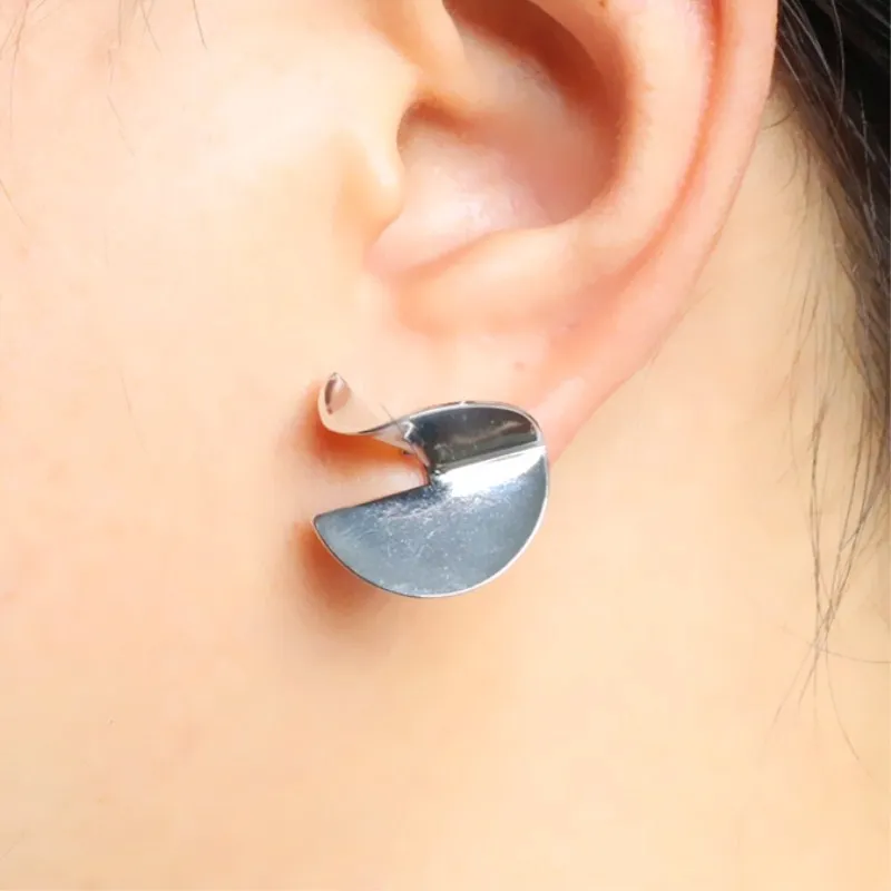 

Wholesale Fashion Metal Stud Earring for Women Party Irregular Twisted Ear Stud Modern Statement Jewelry Girl's Christmas Gift