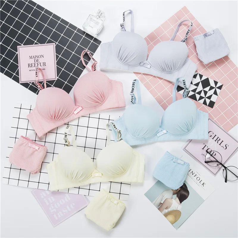 Тонкий бюстгальтер для школьниц старшей школы с присборенной грудью без