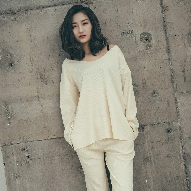 Женский пижамный комплект свободный с длинными рукавами и широкими штанинами