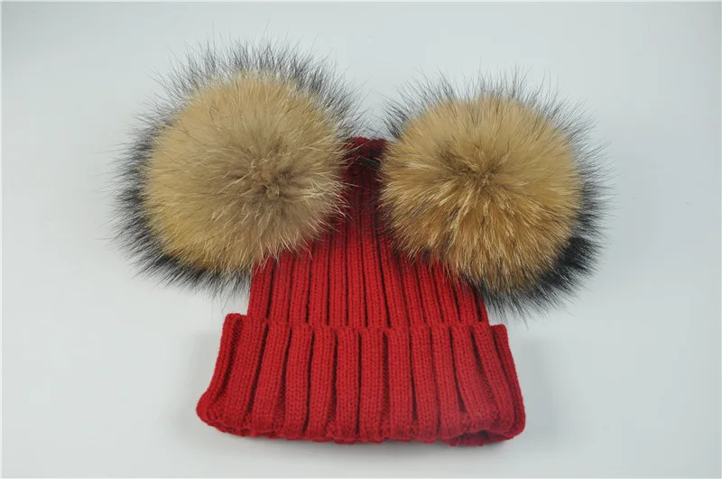 Red natural fur Зимняя Шапка-бини с двумя помпонами из меха енота, женская зимняя Осенняя Вязаная Шапка-бини, женская меховая шапка с помпоном из 2 натурального меха - Цвет: Red natural fur