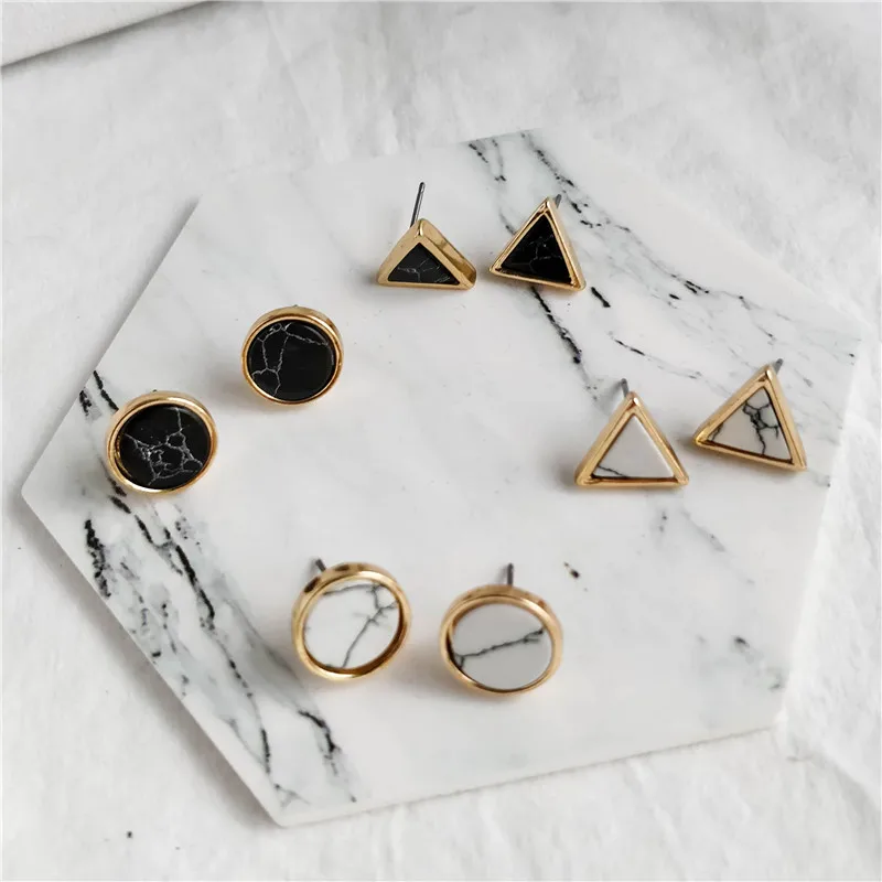 Простые геометрические серьги гвоздики с круглыми треугольными и квадратными