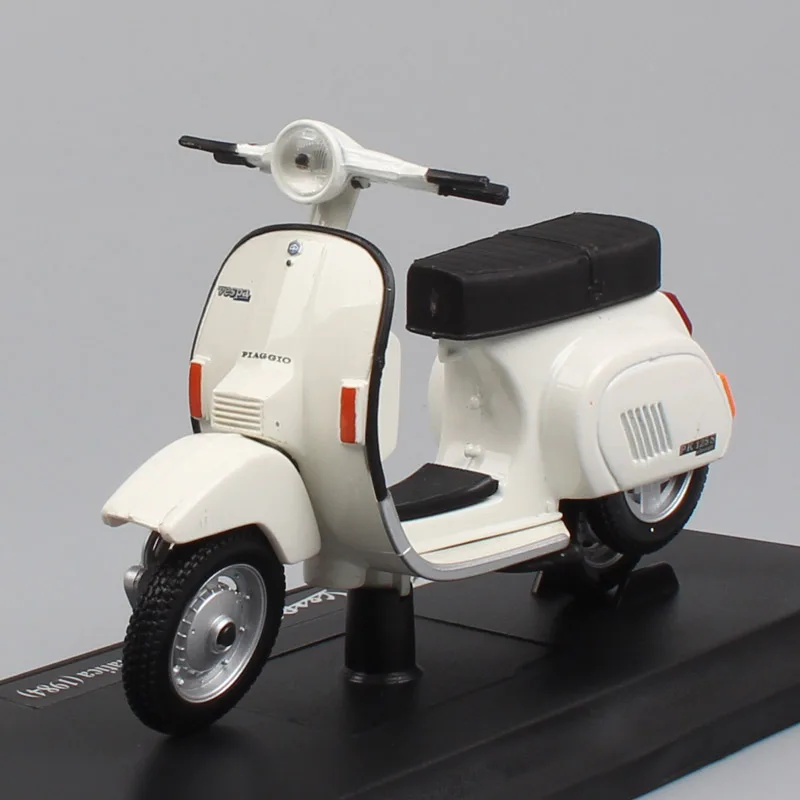 Миниатюрные модели мотоциклов maisto Vespa PK 125 автоматические 1984 литые и велосипедов
