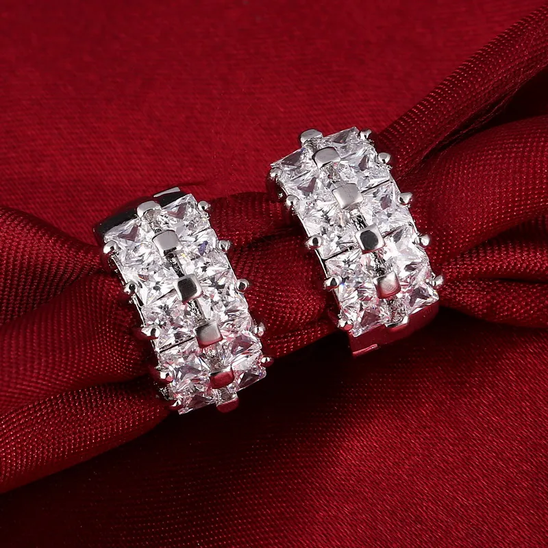 Модные серьги кольца серебряного цвета прозрачные из циркония с кристаллами для