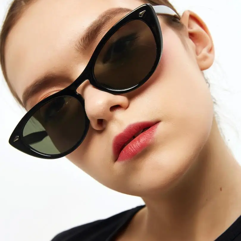 Женские солнцезащитные очки tortoiseshel брендовые дизайнерские с заклепками в стиле
