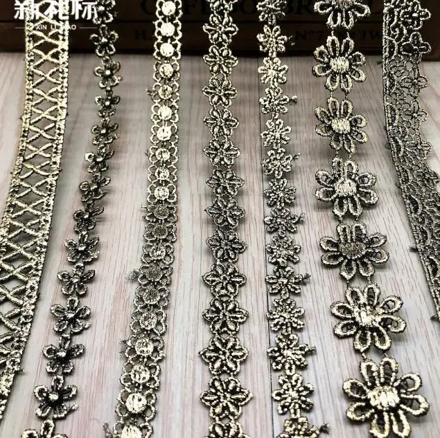 Маленькая Цветочная кружевная лента прошитая золотистой лентой 15 ярдов | Дом и