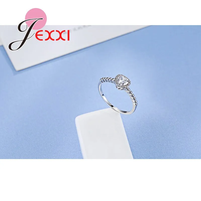 Красивое кружевное кольцо в форме сердца 925 пробы серебряное с кристаллом