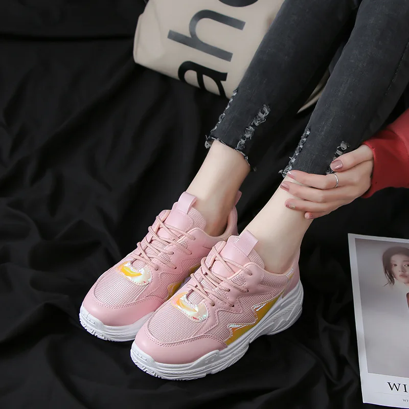 Женские кроссовки на толстой подошве Fujin белые из сетчатого материала Прямая