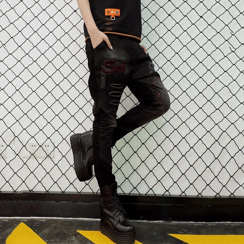 Женские джинсы шаровары Max LuLu черные рваные с дырками и вышивкой в Корейском