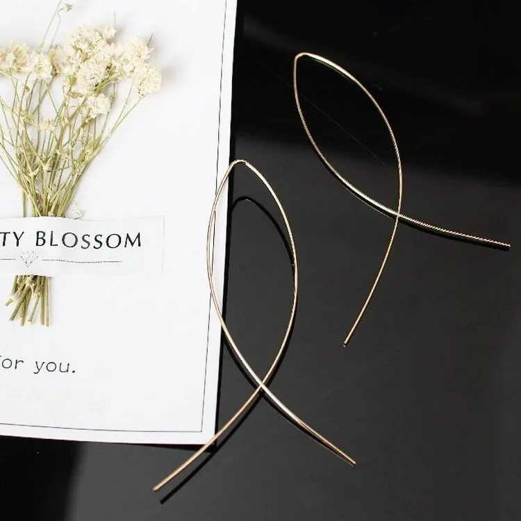 Женские серьги в минималистичном стиле простые металлические с перекрестной