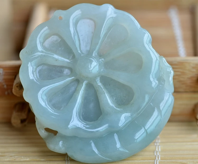 Большой кусок толстой воды промыть ручной резной старой ямы вид груза Изумрудный