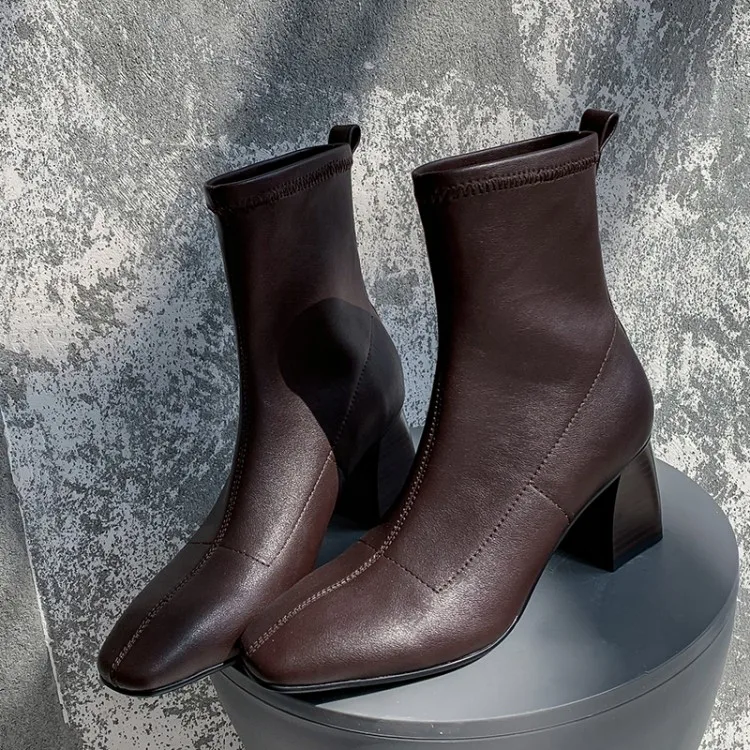 Женские ботильоны из мягкой лакированной кожи с квадратным носком размеры 34-40 |