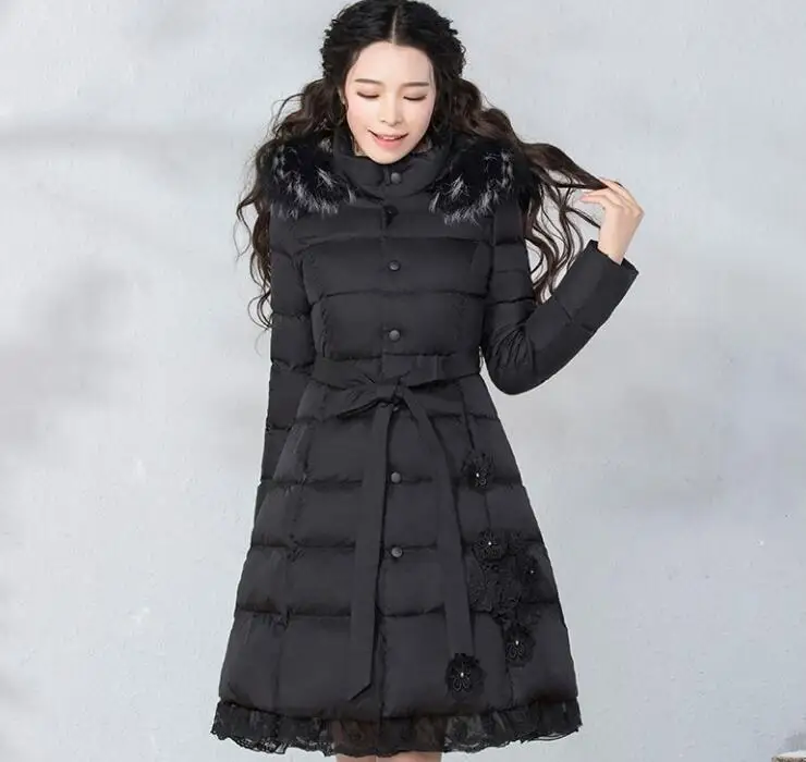 Женское пальто с капюшоном Черное длинное и воротником из натурального меха